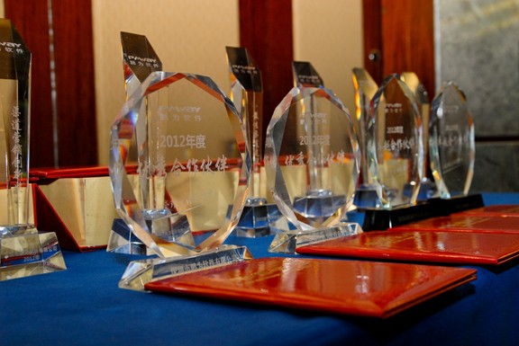 2013鵬為軟件核心渠道大會(huì)暨E5發(fā)布會(huì)圓滿(mǎn)落幕